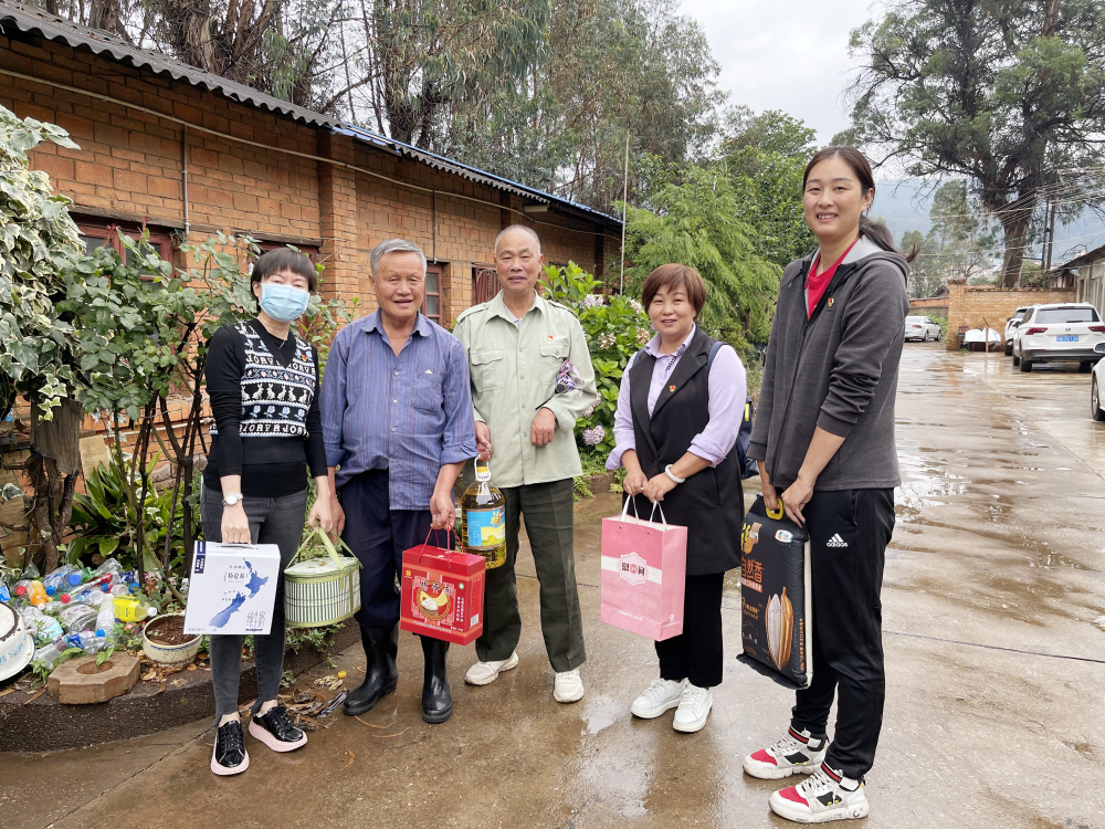 【我为群众办实事】退管会慰问退离休干部职工