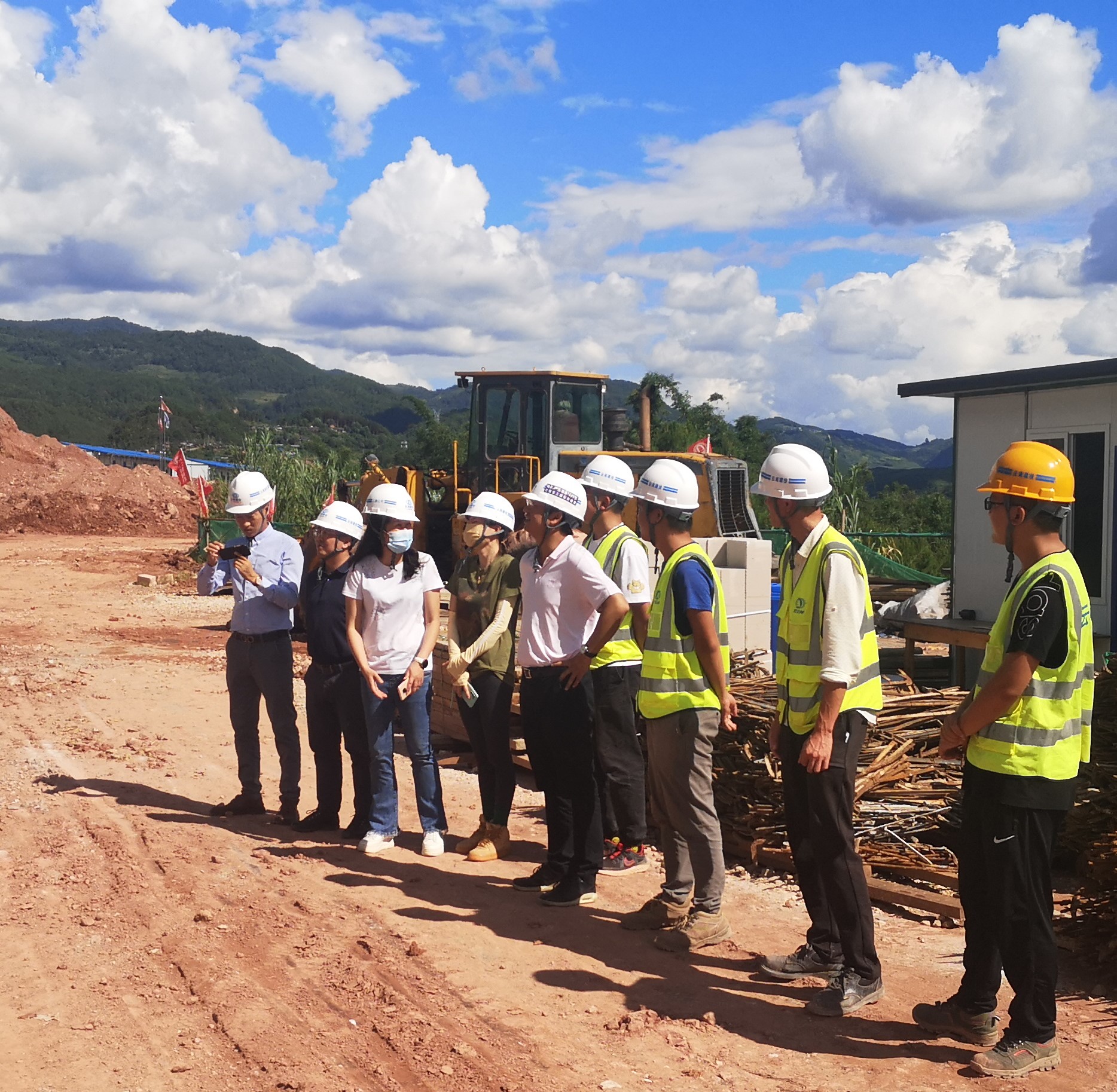 【我为群众办实事】万向遵一行调研澜沧县传染病医院建设项目