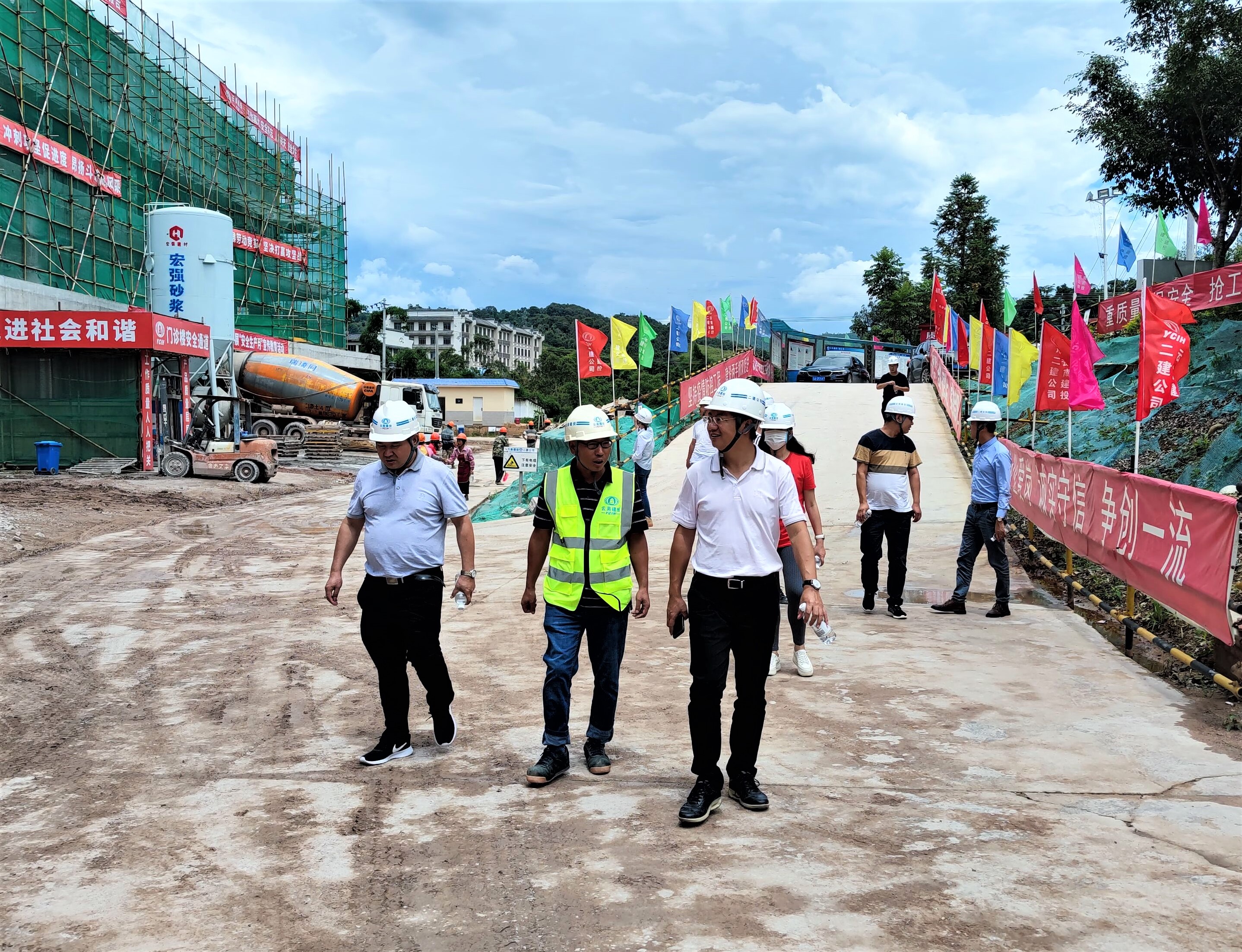 【我为群众办实事】万向遵一行调研普洱市传染病医院建设项目