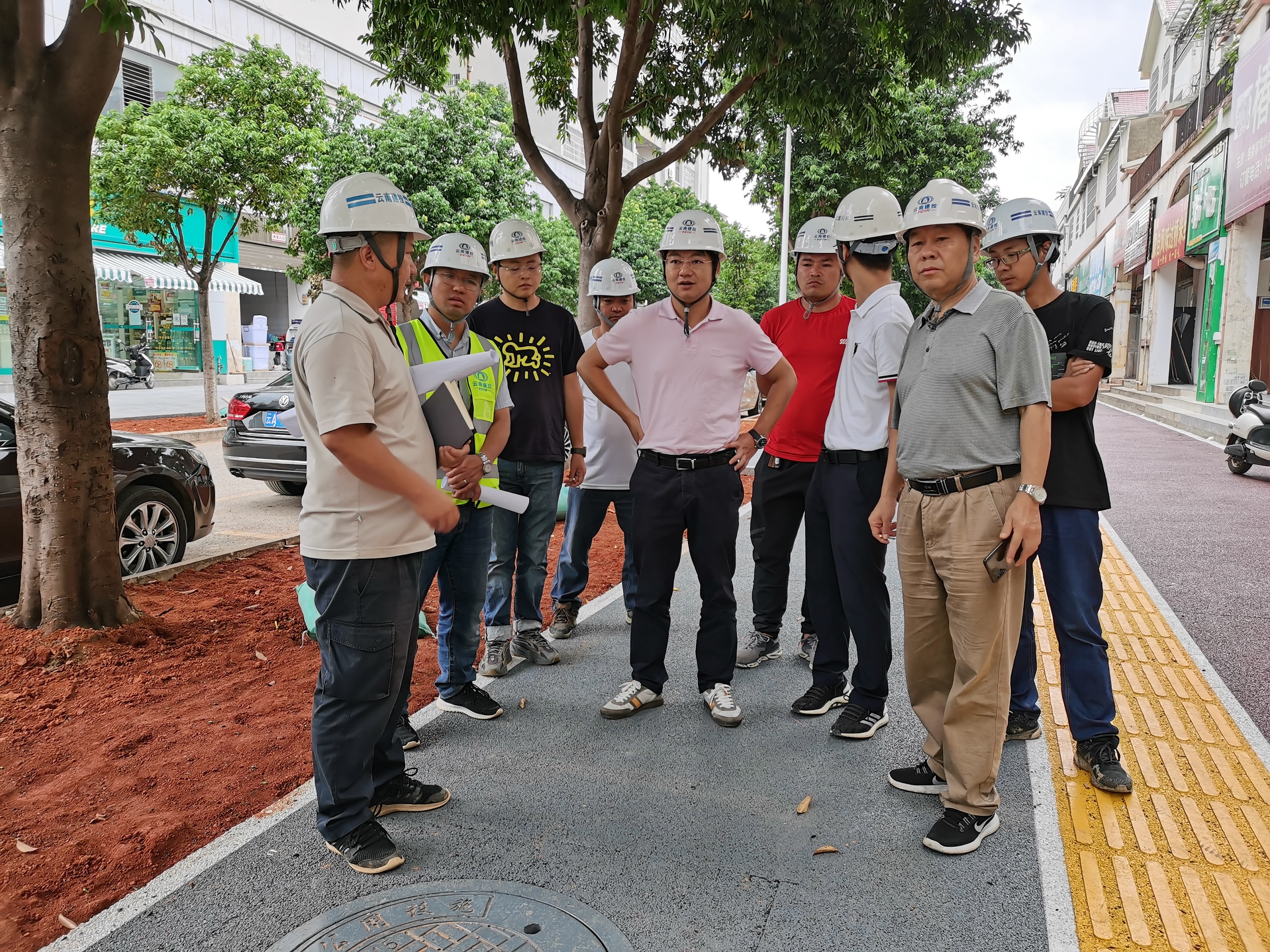 【我为群众办实事】万向遵一行调研文山市城区道路人行道铺装工程（一期）勘察、设计、施工总承包（EPC）项目
