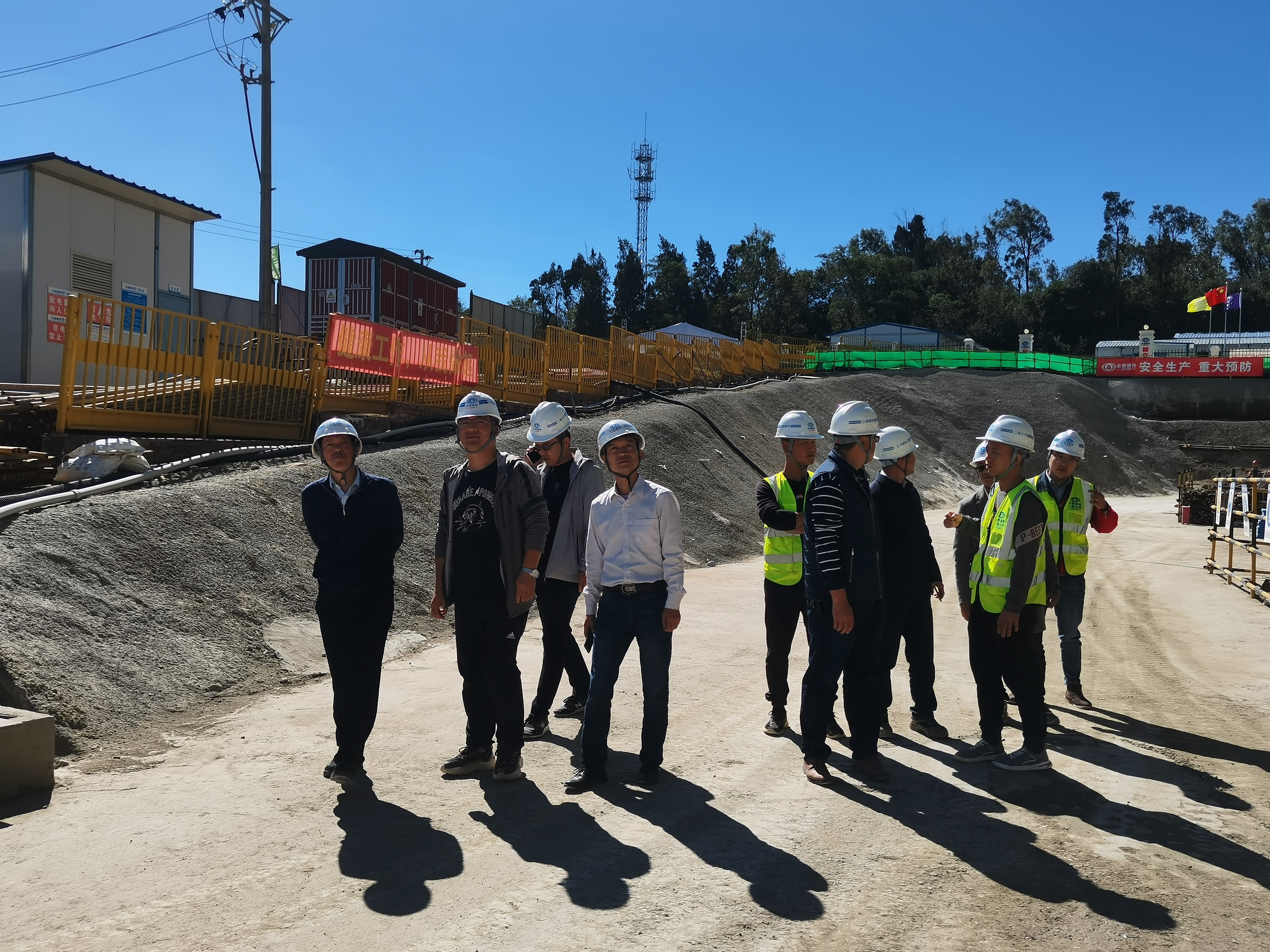 【我为群众办实事】陈定华、董学友一行调研检查曲靖医疗中心建设项目