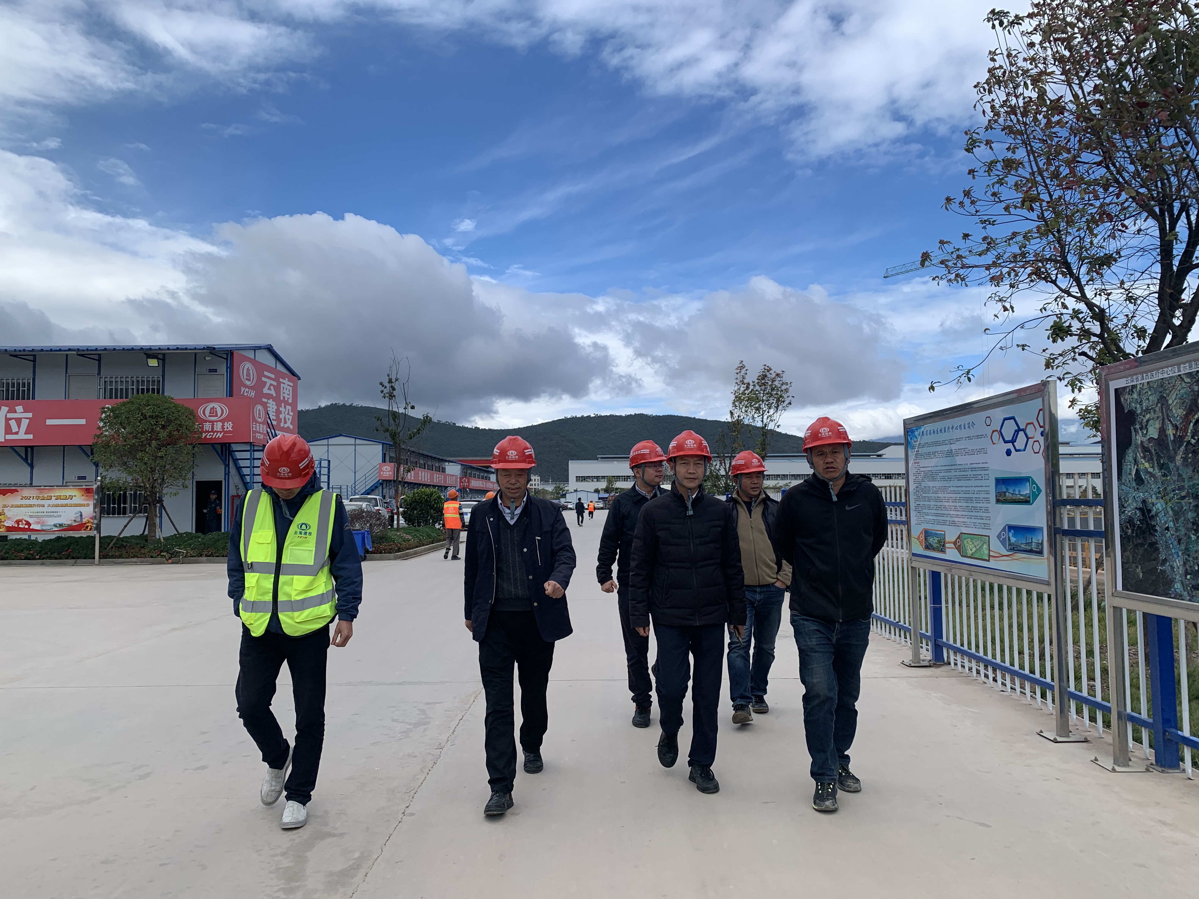 【我为群众办实事】陈定华、董学友一行到滇西区域医疗中心项目调研铝模应用情况