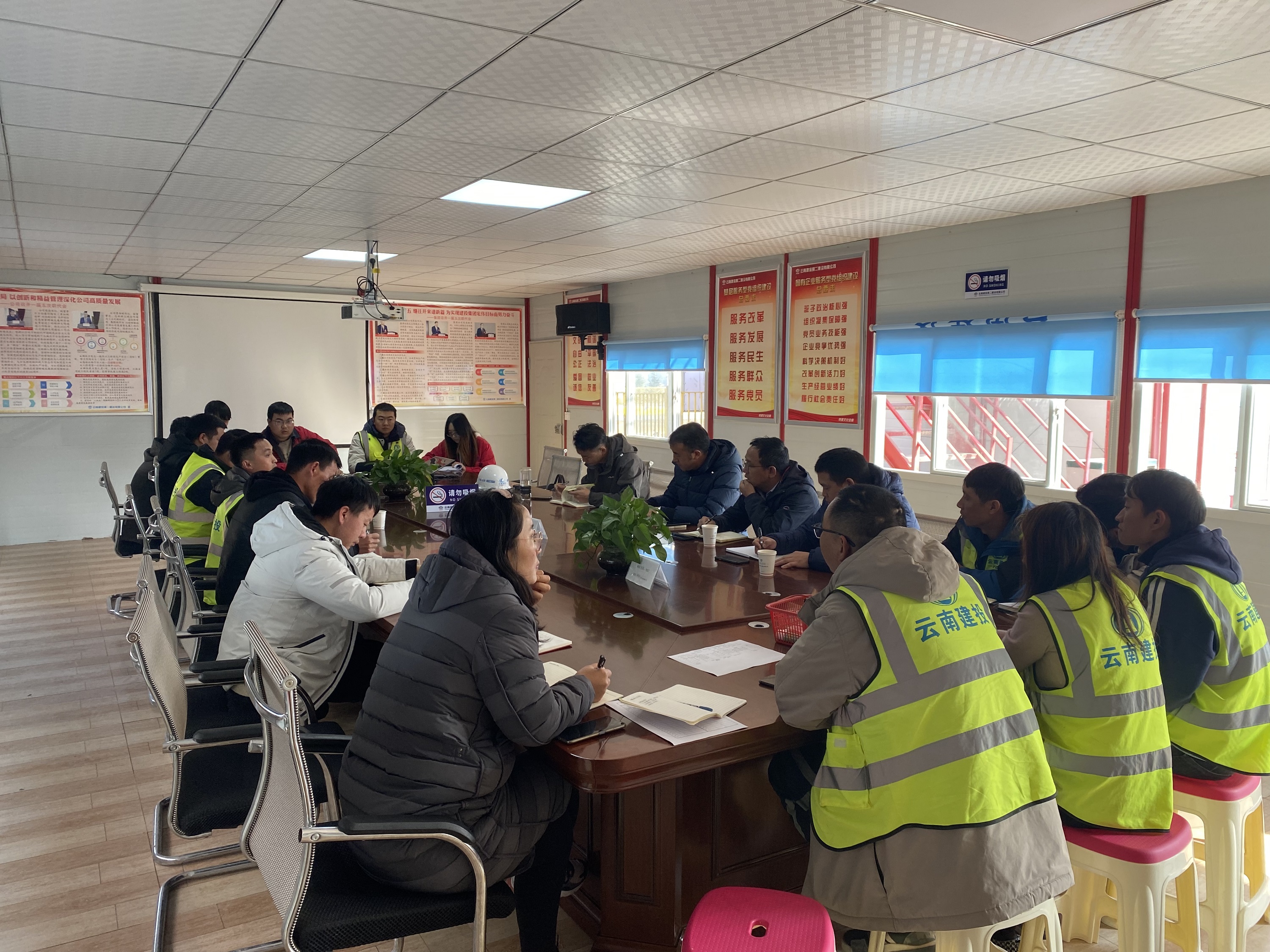 【我为群众办实事】公司领导到曲靖冶金小区二期项目调研指导