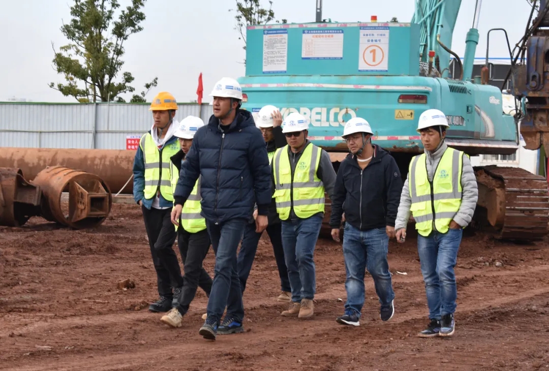 【我为群众办实事】公司领导到第十一直管部安宁财大建设项目调研检查