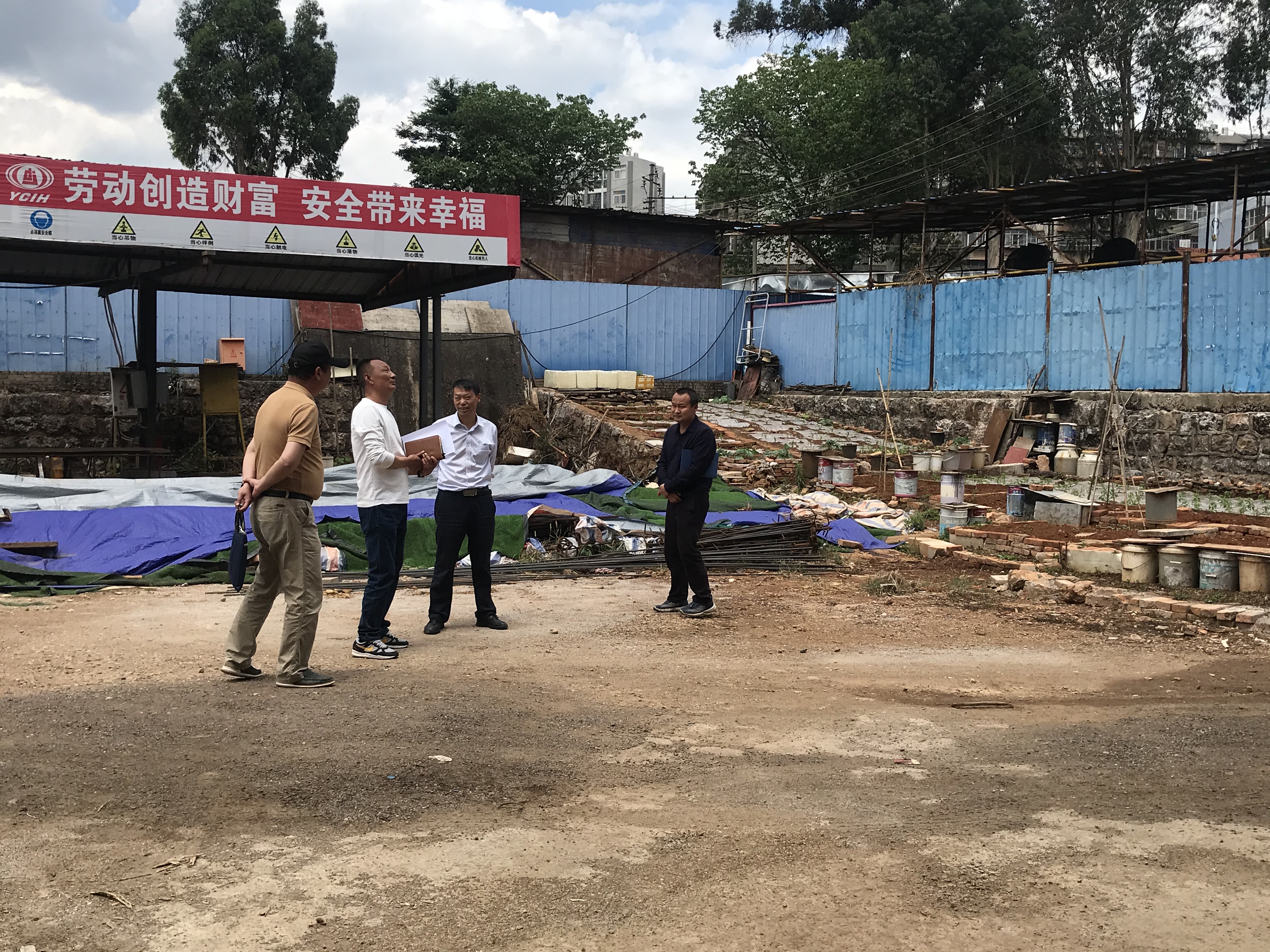 【我为群众办实事】陈定华带队对公司老旧小区进行安全隐患排查