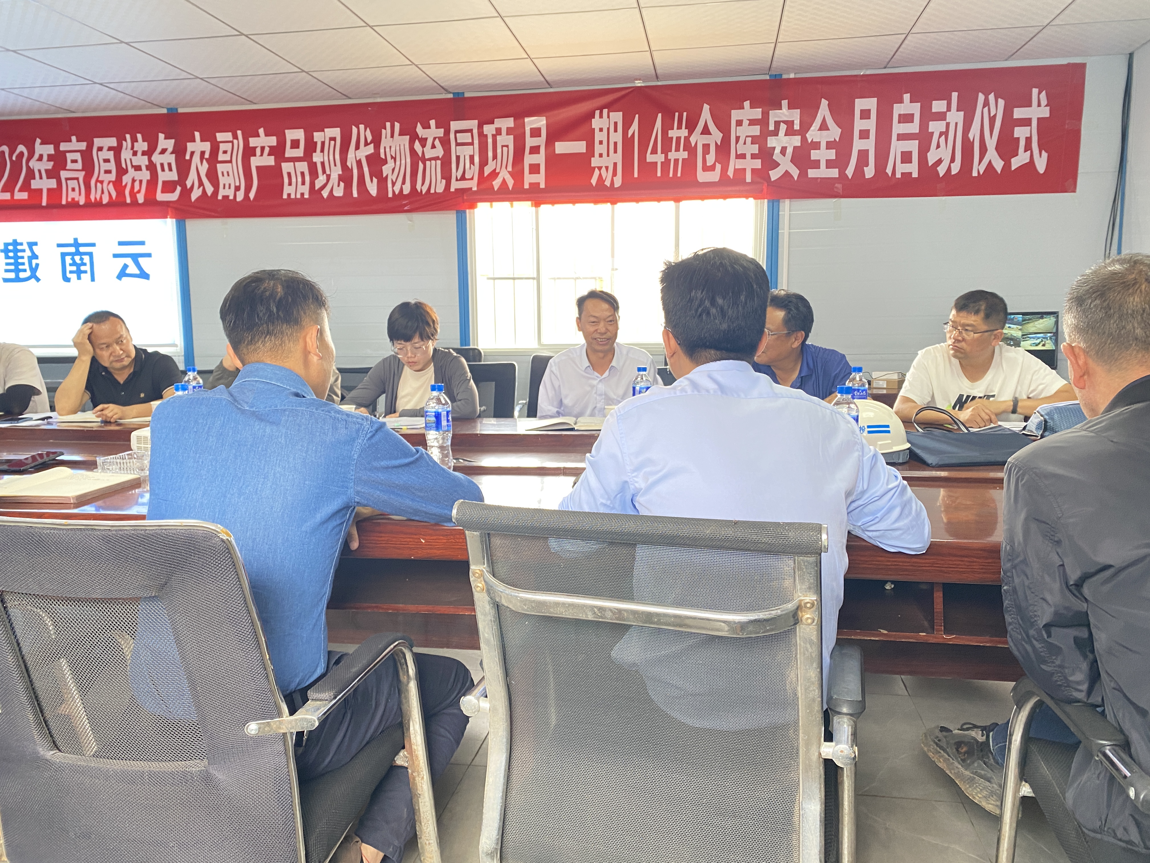 【贯彻一线工作法】陈定华一行到高原特色农副产品现代物流园建设项目一期14#仓库项目开展“端午节”期间领导带班检查工作