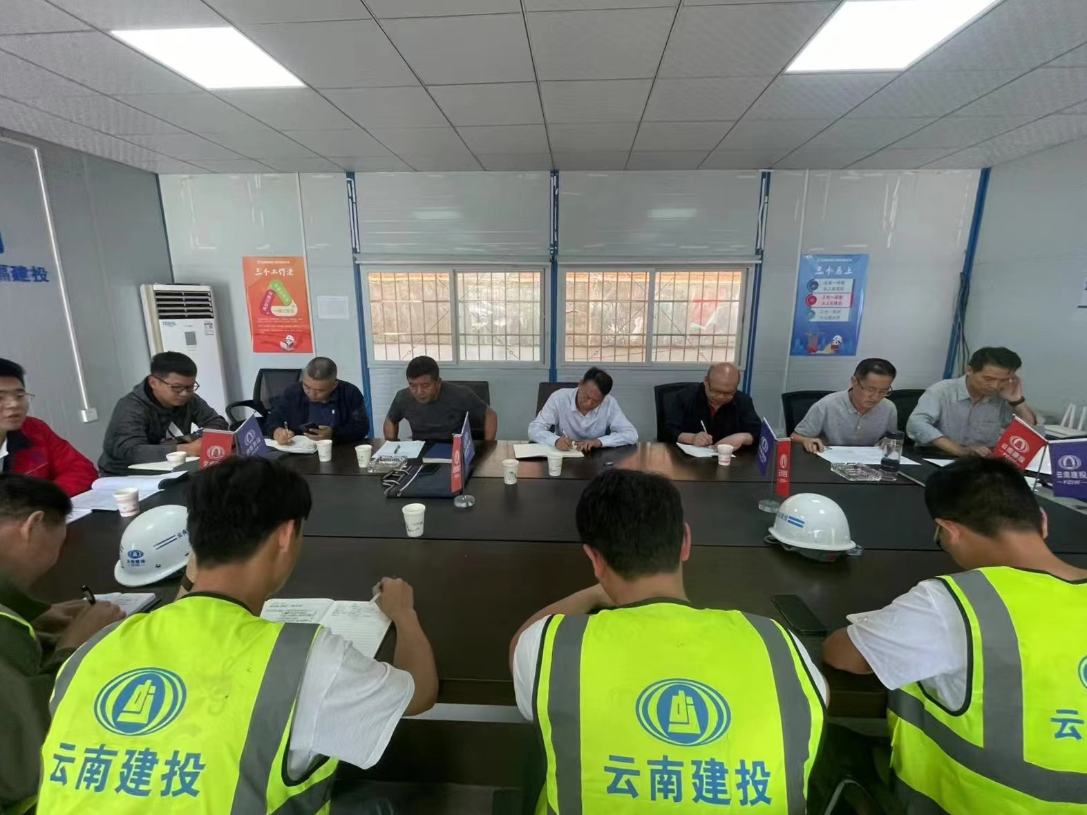 【贯彻一线工作法】陈定华到宣威中医院项目开展“国庆”节假日期间领导带班综合检查