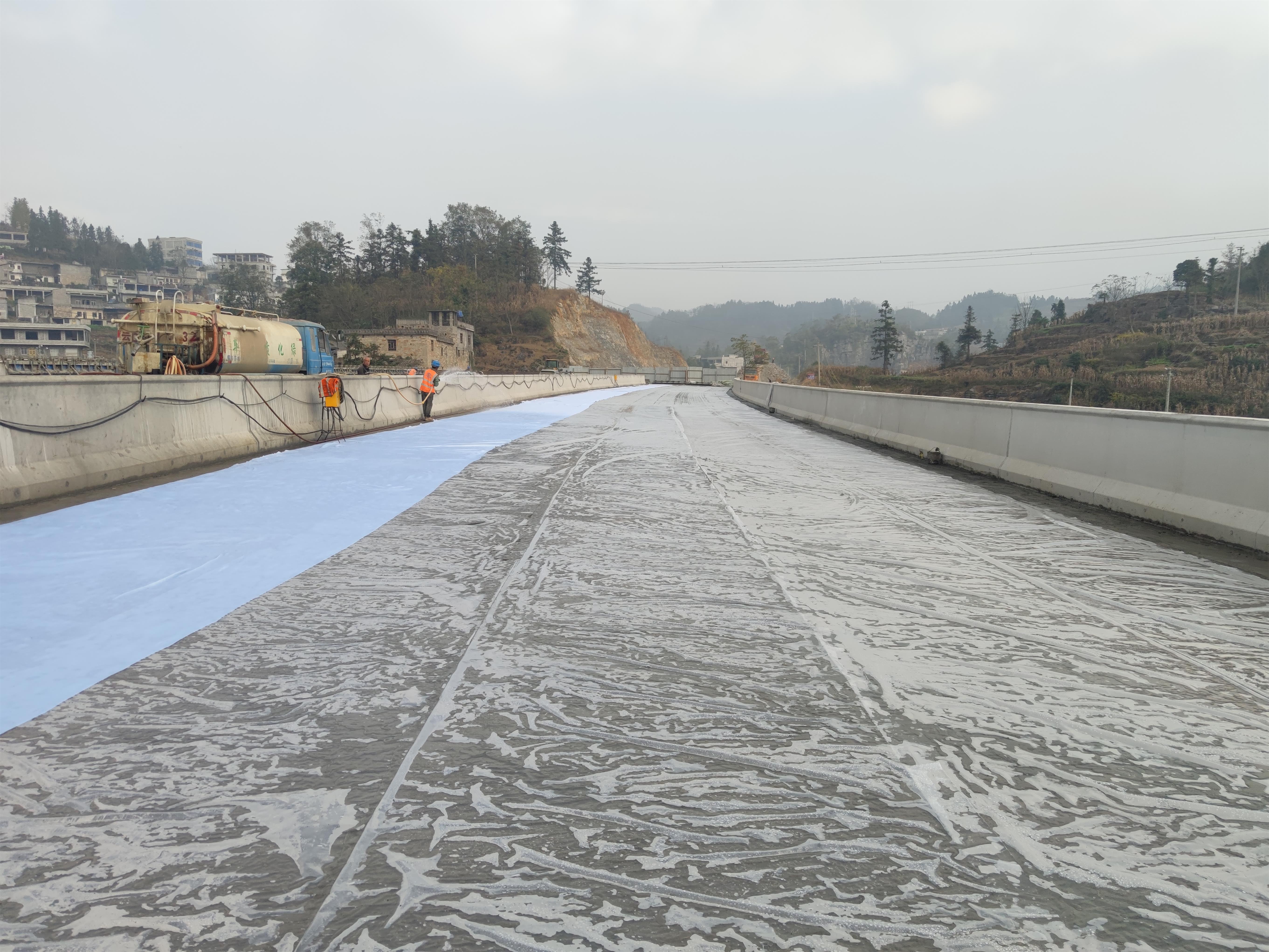 【决战四季度】镇果高速公路六分部桥面铺装首件工程顺利完成