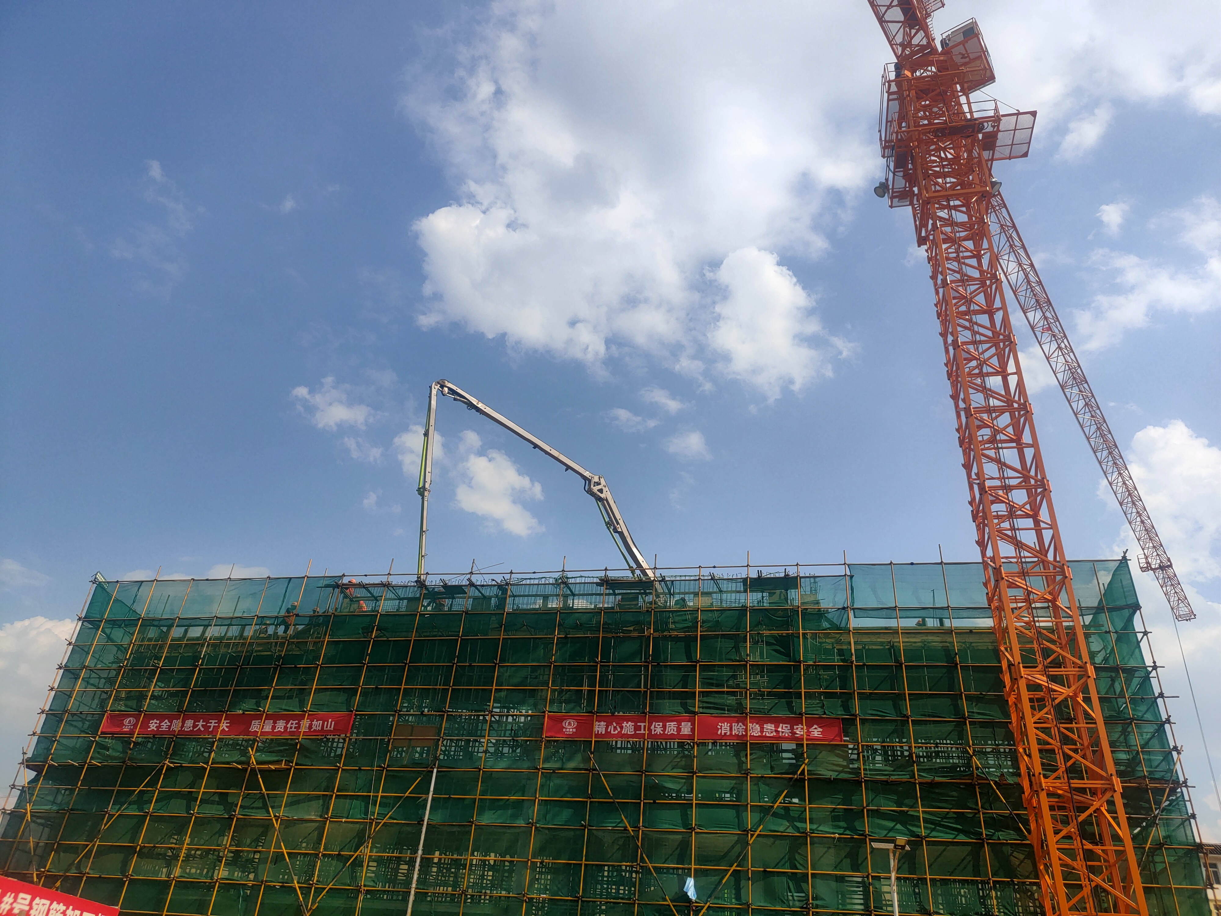 【项目动态】镇康县保障性租赁住房建设项目顺利完成商业区首栋楼封顶任务