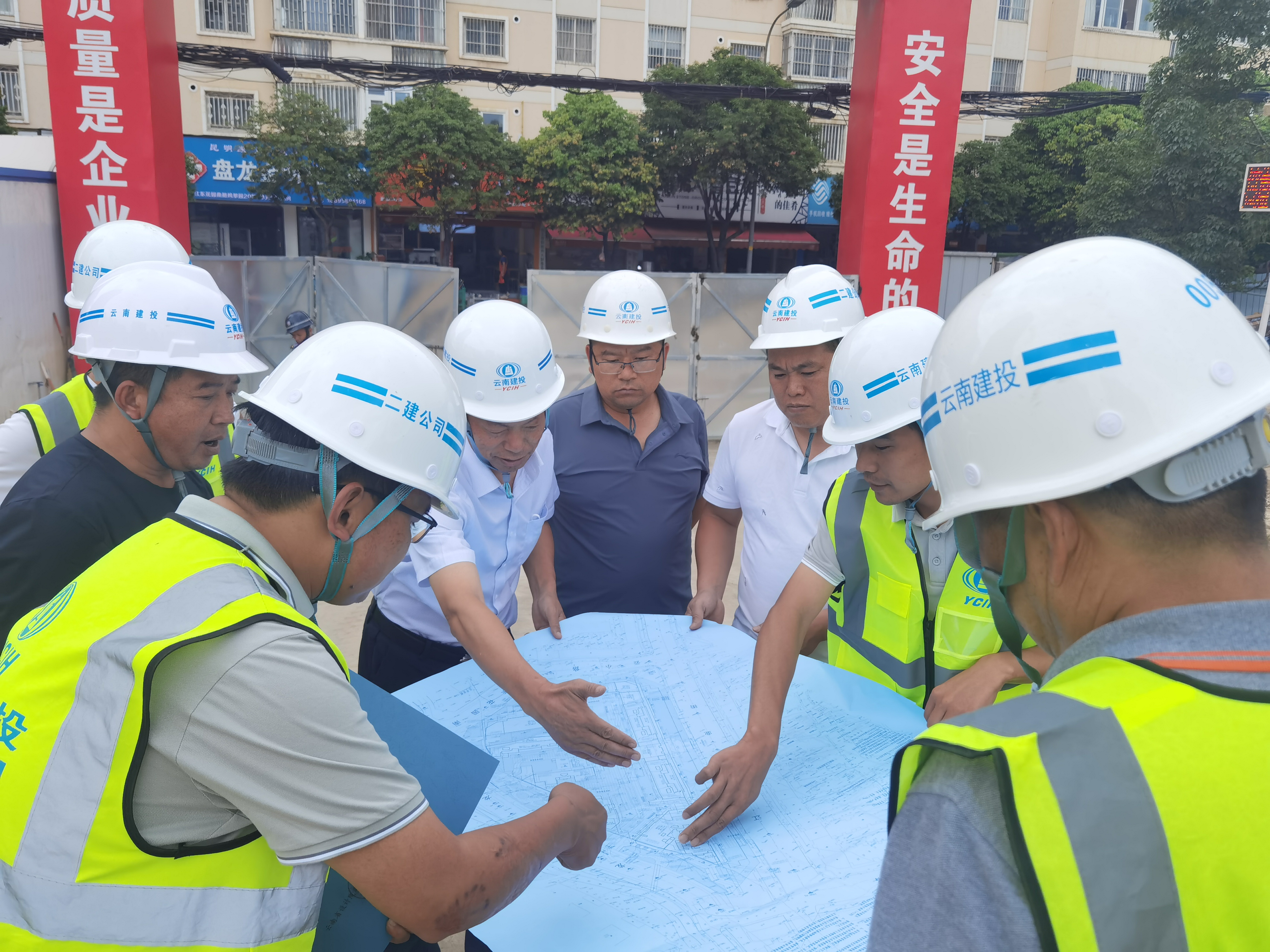 【公司要闻】陈定华到金樾玖璋小区项目调研