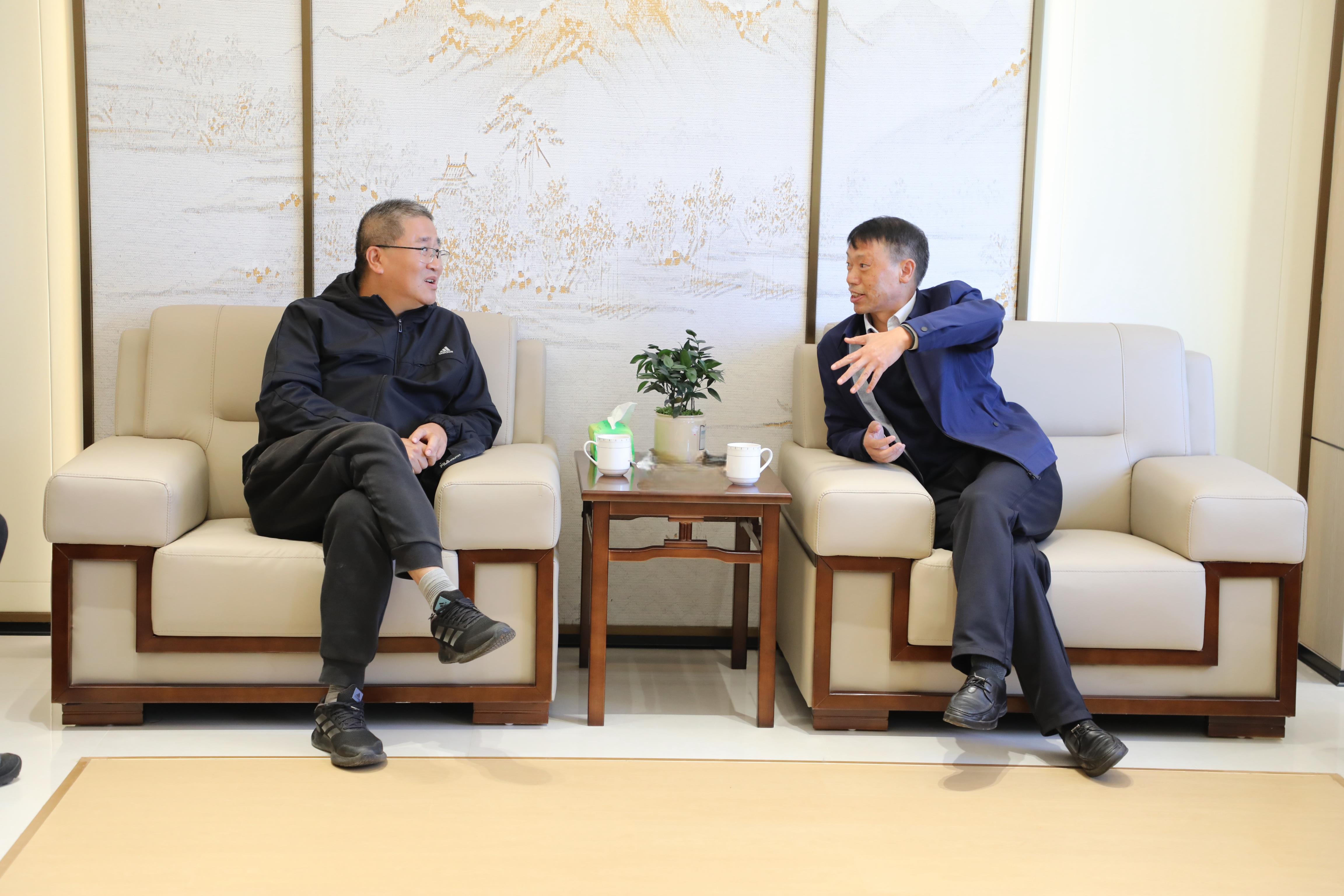 【公司要闻】金平县人大常委会党组书记、主任刁继清到公司交流座谈