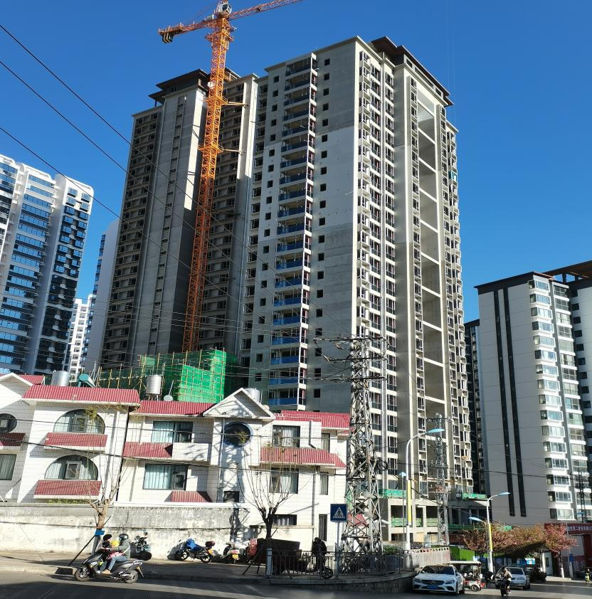 【项目动态】大理水岸华府项目（二期）主楼外架拆除完成